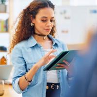 Shop Management 101: Leveraging Free Website Builders and Social Media Tools