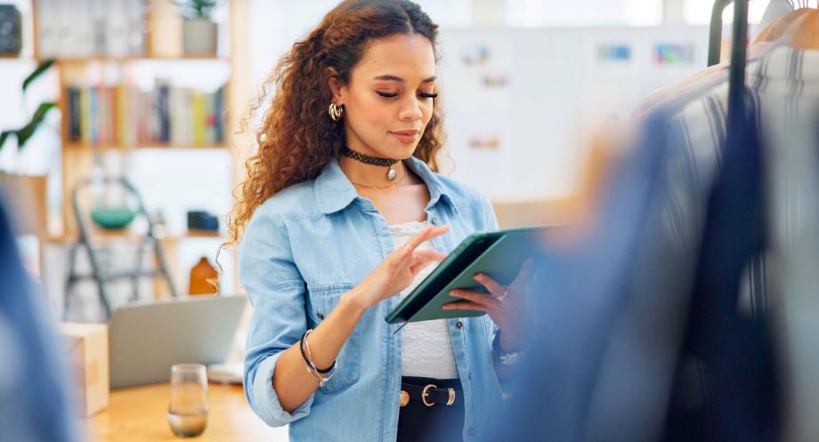 Shop Management 101: Leveraging Free Website Builders and Social Media Tools