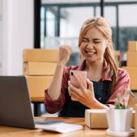 Navigating the World of Online Payments with Social Media Tools