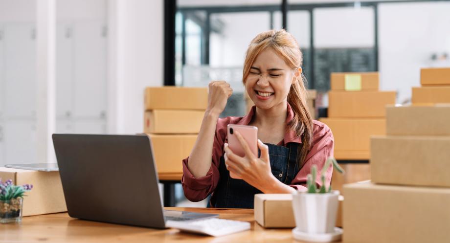 Navigating the World of Online Payments with Social Media Tools