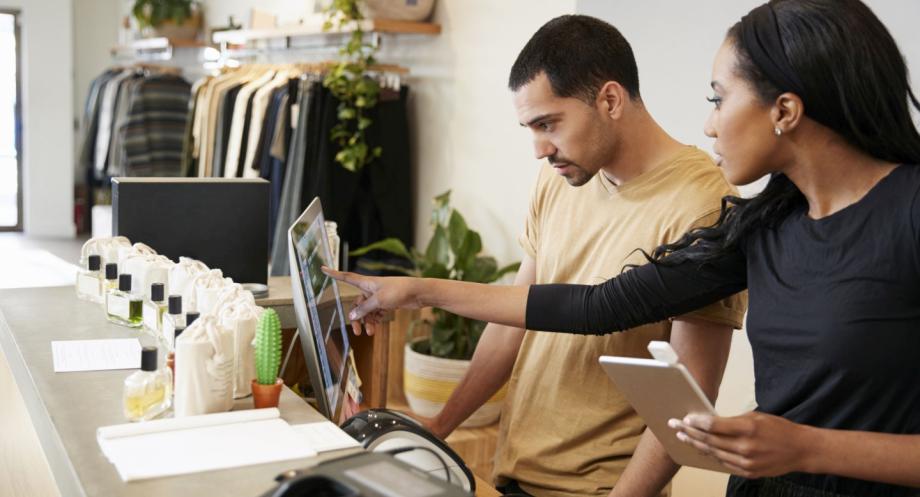Utilizing Free Website Builder Tools for Customer Retention Success