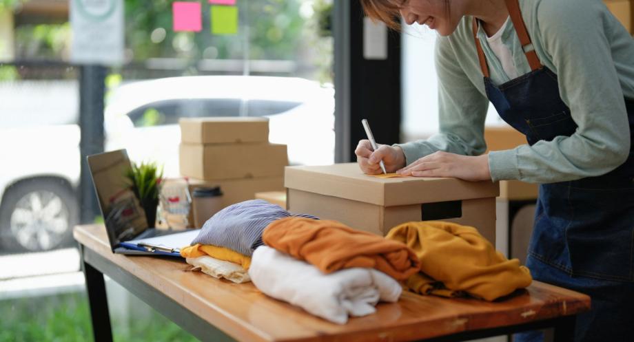How to Retain Customers with Free Website Builder Resources