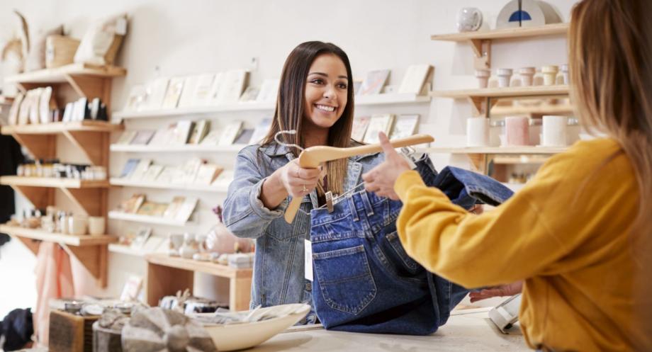 Effective Ways to Retain Customers Using Social Media Tools