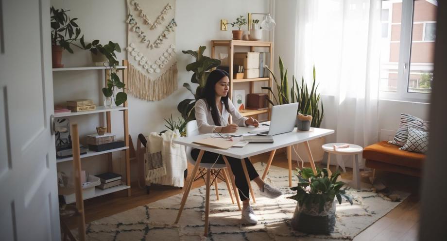 Building a Strong Online Community with Social Media Tools